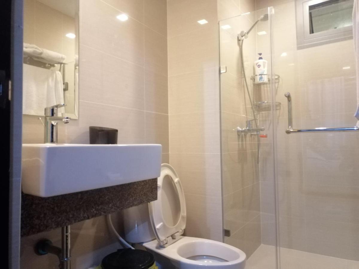Modern Studio At Naia Terminal 3 Манила Екстериор снимка